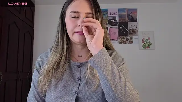 Veronika  Winslow  online show from February 2026 04:52:01 PM