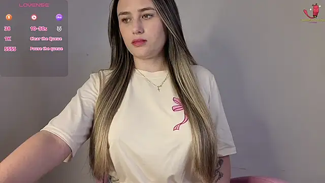 Veronika  Winslow  online show from November 2025 05:19:02 AM