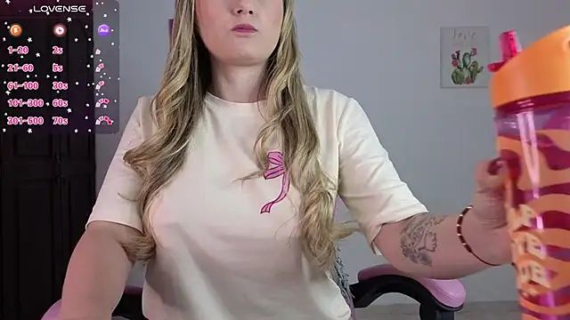 Veronika  Winslow  online show from October 2025 05:15:02 AM