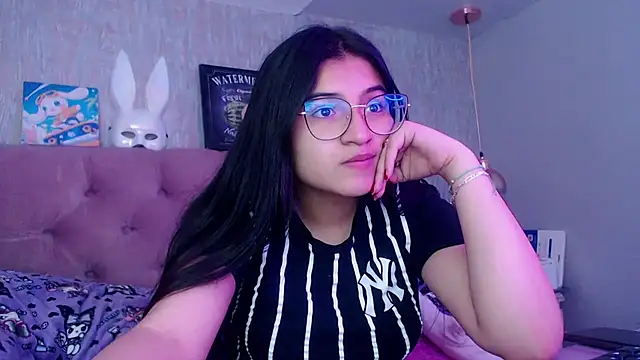 laurenelove online show from November 2025 02:48:01 AM