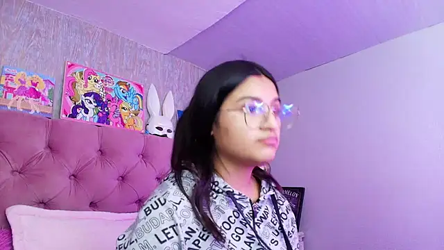 laurenelove online show from February 2026 03:26:01 AM