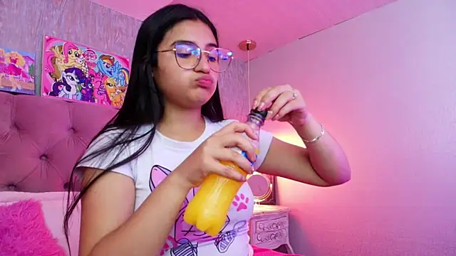 laurenelove online show from February 2026 04:15:01 AM