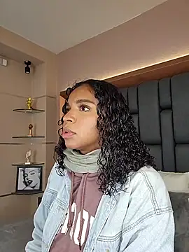 Snapshot of LisaMendez chatting on October 2025 04:03:01 AM LisaMendez online show from October 2025 04:03:01 AM