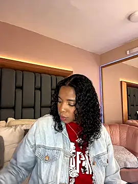 Snapshot of LisaMendez chatting on September 2025 03:42:02 AM LisaMendez online show from September 2025 03:42:02 AM