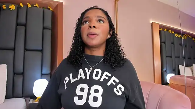 LisaMendez online show from December 2025 04:01:01 AM