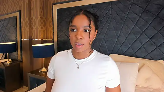 LisaMendez online show from July 2026 11:24:01 PM