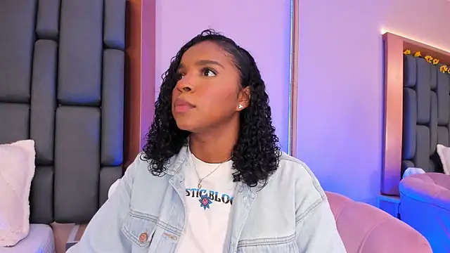 LisaMendez online show from November 2025 11:05:01 PM