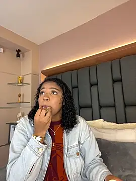 Snapshot of LisaMendez chatting on September 2025 04:19:01 AM LisaMendez online show from September 2025 04:19:01 AM
