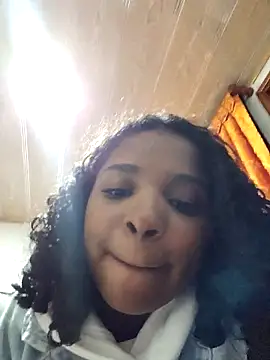 Snapshot of LisaMendez chatting on October 2025 04:43:02 PM LisaMendez online show from October 2025 04:43:02 PM