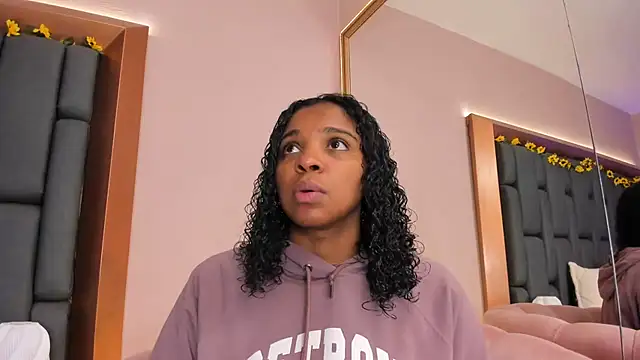 LisaMendez online show from December 2025 04:03:02 AM