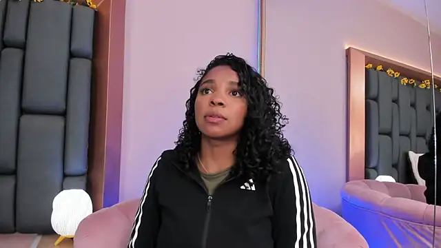 LisaMendez online show from November 2025 01:05:02 AM