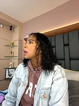 Snapshot of LisaMendez chatting on October 2025 03:55:02 AM LisaMendez online show from October 2025 03:55:02 AM