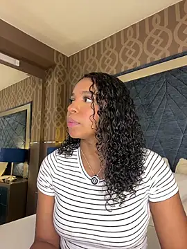 Snapshot of LisaMendez chatting on May 2026 03:56:01 AM LisaMendez online show from May 2026 03:56:01 AM