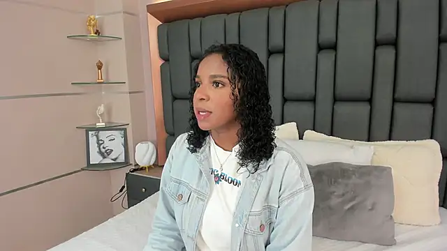 LisaMendez online show from October 2025 04:11:02 AM