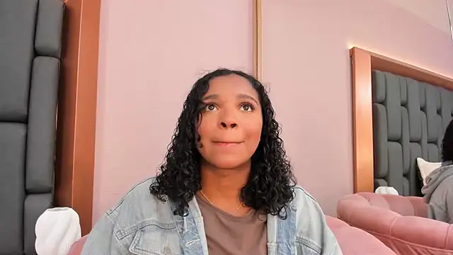 LisaMendez online show from October 2025 04:01:01 AM