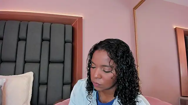 Snapshot of LisaMendez chatting on September 2025 08:30:02 PM LisaMendez online show from September 2025 08:30:02 PM