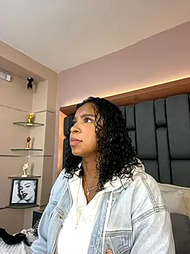 Snapshot of LisaMendez chatting on October 2025 03:54:02 AM LisaMendez online show from October 2025 03:54:02 AM