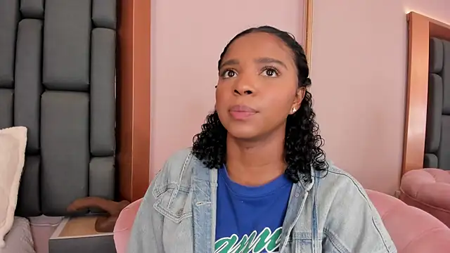 Snapshot of LisaMendez chatting on September 2025 04:17:02 AM LisaMendez online show from September 2025 04:17:02 AM