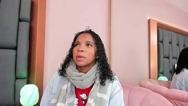 Snapshot of LisaMendez chatting on October 2025 03:38:02 AM LisaMendez online show from October 2025 03:38:02 AM