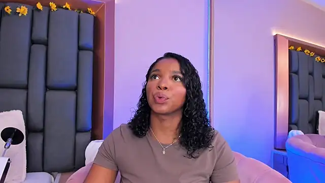 LisaMendez online show from November 2025 11:38:02 PM