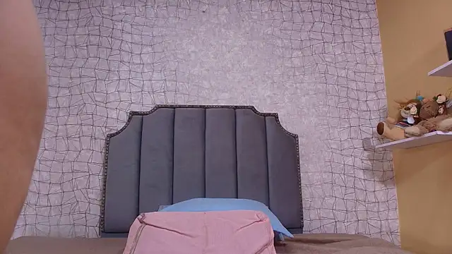 chloe leroy  online show from October 2025 11:57:02 AM