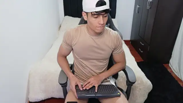 stylish men online show from October 2025 06:16:01 PM