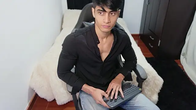 stylish men online show from October 2025 01:32:01 PM