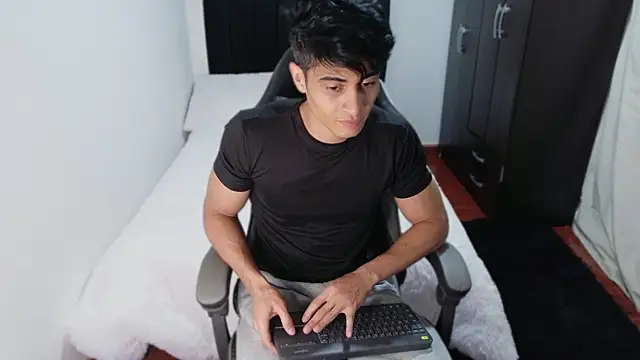 stylish men online show from October 2025 11:24:02 PM