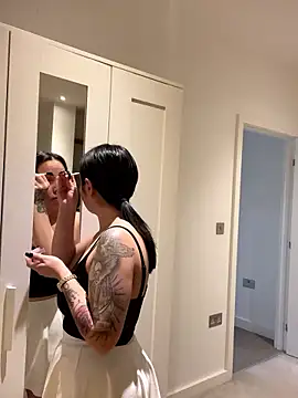 NikolUKx online show from October 2025 05:54:02 PM