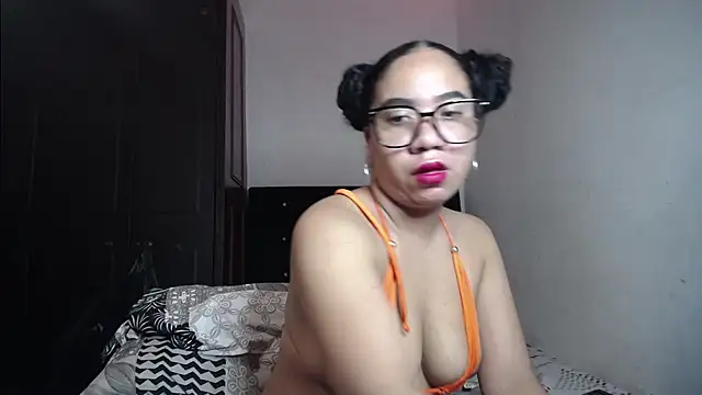 Kristynsmith online show from September 2025 10:32:01 PM