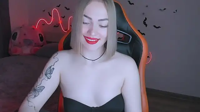 Snapshot of LaraKrein_lk chatting on November 2025 03:15:01 PM LaraKrein lk online show from November 2025 03:15:01 PM