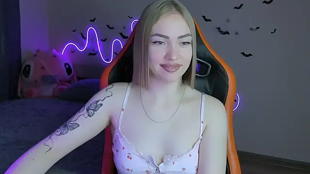 Snapshot of LaraKrein_lk chatting on October 2025 01:11:01 PM LaraKrein lk online show from October 2025 01:11:01 PM