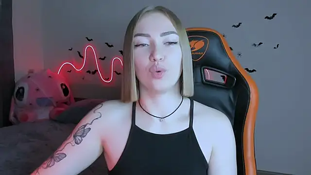 Snapshot of LaraKrein_lk chatting on October 2025 03:22:02 PM LaraKrein lk online show from October 2025 03:22:02 PM