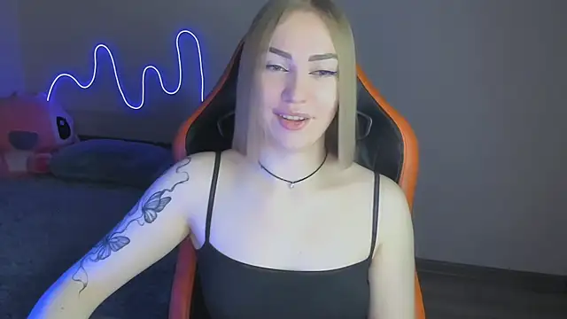 Snapshot of LaraKrein_lk chatting on November 2025 04:00:02 PM LaraKrein lk online show from November 2025 04:00:02 PM