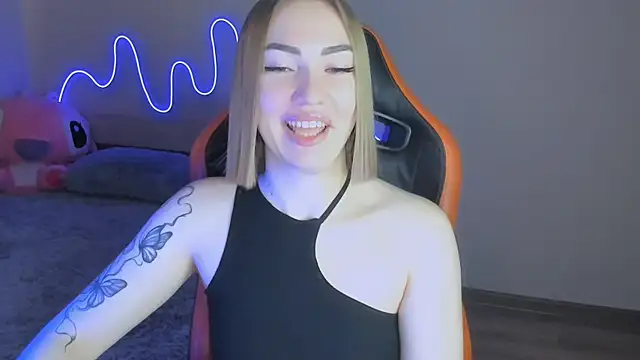 Snapshot of LaraKrein_lk chatting on November 2025 10:41:01 AM LaraKrein lk online show from November 2025 10:41:01 AM