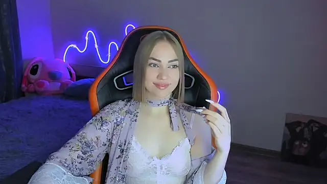 LaraKrein lk online show from April 2026 04:32:01 PM