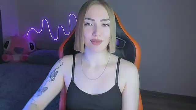 Snapshot of LaraKrein_lk chatting on November 2025 03:44:02 PM LaraKrein lk online show from November 2025 03:44:02 PM