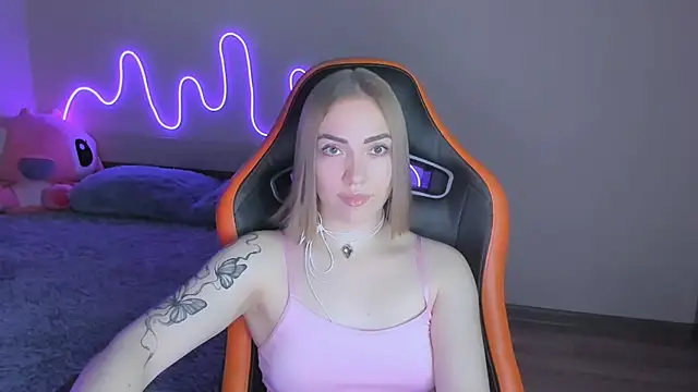 Snapshot of LaraKrein_lk chatting on November 2025 01:37:02 PM LaraKrein lk online show from November 2025 01:37:02 PM