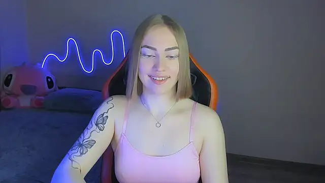 Snapshot of LaraKrein_lk chatting on November 2025 01:26:02 PM LaraKrein lk online show from November 2025 01:26:02 PM