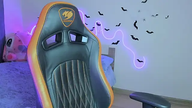 Snapshot of LaraKrein_lk chatting on November 2025 01:27:02 PM LaraKrein lk online show from November 2025 01:27:02 PM