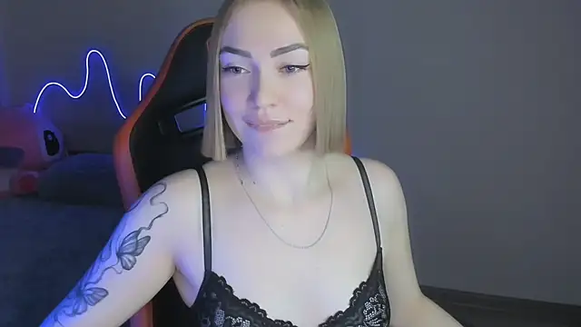 Snapshot of LaraKrein_lk chatting on November 2025 03:33:01 PM LaraKrein lk online show from November 2025 03:33:01 PM