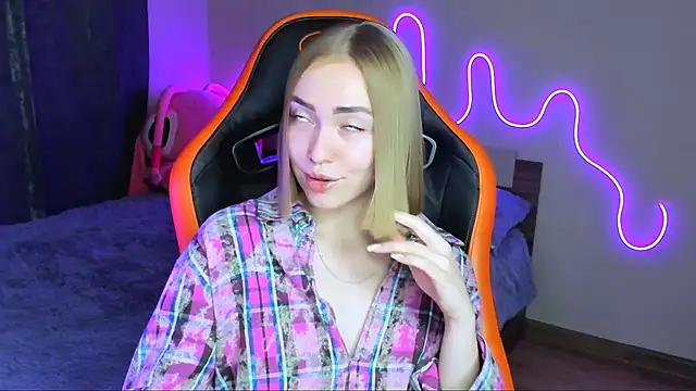 Snapshot of LaraKrein_lk chatting on October 2025 04:26:02 PM LaraKrein lk online show from October 2025 04:26:02 PM