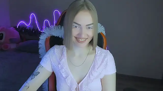 Snapshot of LaraKrein_lk chatting on December 2025 03:51:02 PM LaraKrein lk online show from December 2025 03:51:02 PM