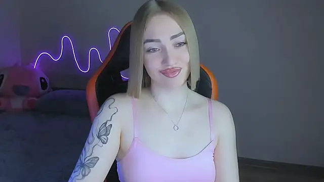 Snapshot of LaraKrein_lk chatting on December 2025 04:52:02 PM LaraKrein lk online show from December 2025 04:52:02 PM