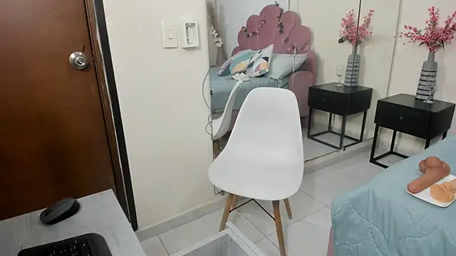 kiraGeiner online show from March 2026 08:37:01 PM