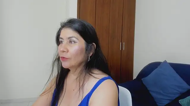 Snapshot of kiraGeiner chatting on June 2026 01:03:01 AM kiraGeiner online show from June 2026 01:03:01 AM