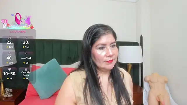 kiraGeiner online show from October 2025 10:25:01 AM