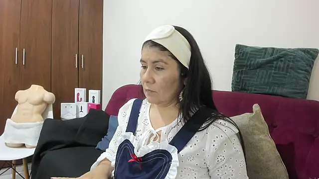 kiraGeiner online show from December 2025 01:06:01 AM