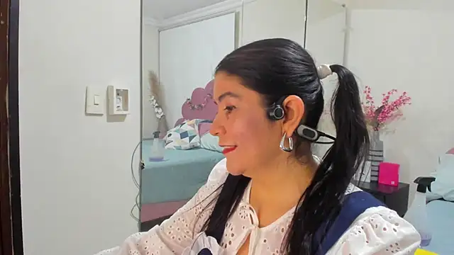 kiraGeiner online show from March 2026 09:36:01 PM