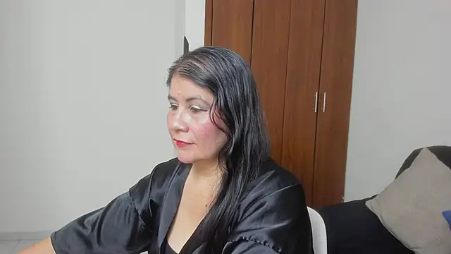 kiraGeiner online show from May 2026 01:05:01 AM